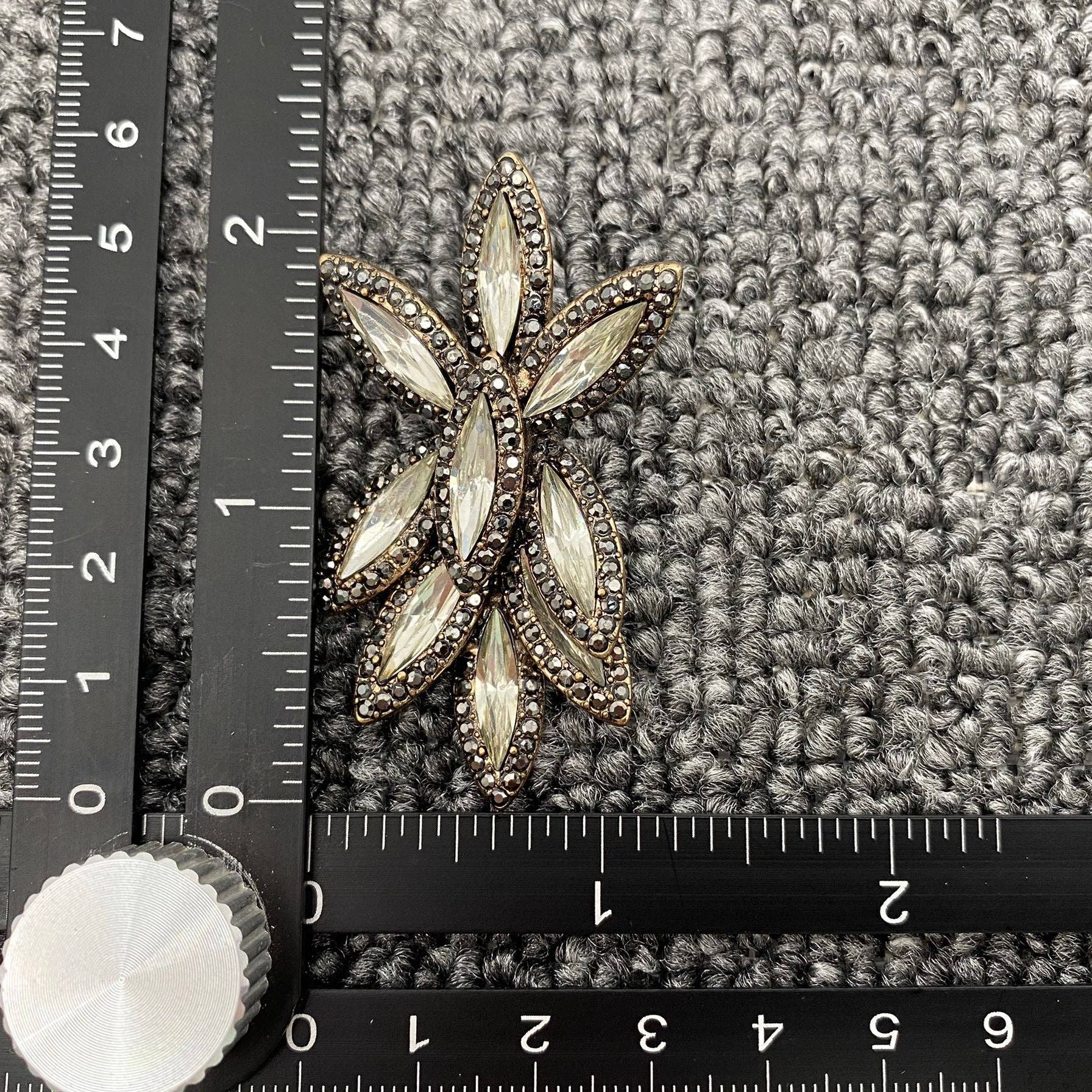 Sparkling Glass Rhinestone Retro Flower Shape Post Earrings